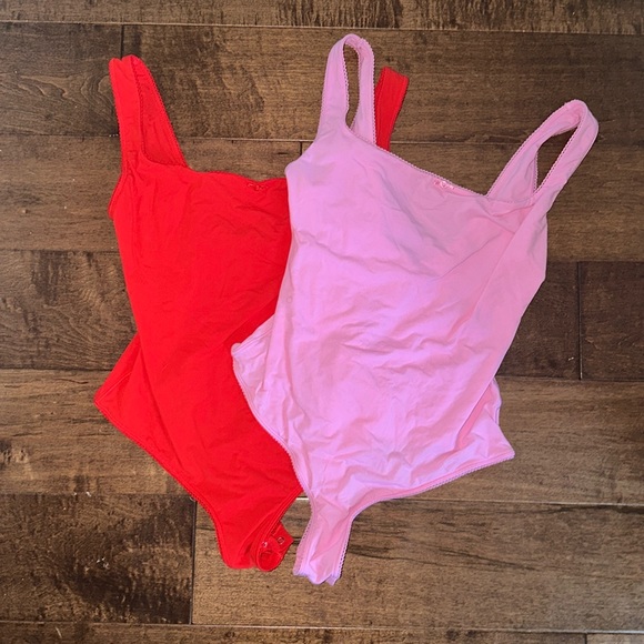 SKIMS Tops - SKIMS FITS EVERYBODY PICOT SQUARE NECK BODYSUIT BUNDLE RUBY + BUBBLE GUM SMALL